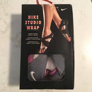 Nike Studio Wrap